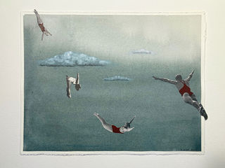 En collage med udspringere i frit fald fra himlen mellem et par skyer.