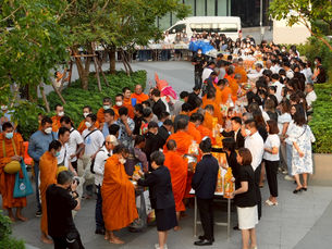 อิตาเลียนไทยฯ จัดพิธีทำบุญตักบาตรข้าวสารอาหารแห้ง พระสงฆ์ ๒๙ รูป เสริมสิริมงคล ณ อาคารอิตัลไทยทาวเวอร์