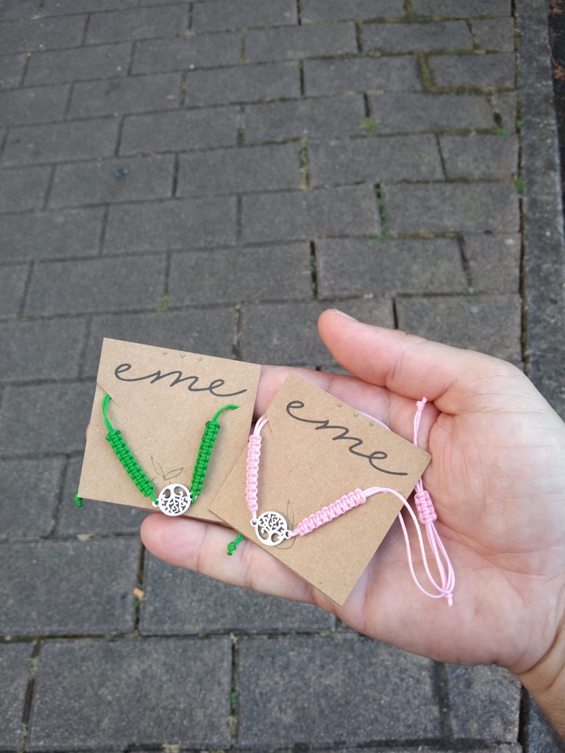 Pulsera solidaria. El valor de la pulsera irá donado integro a la asociación.