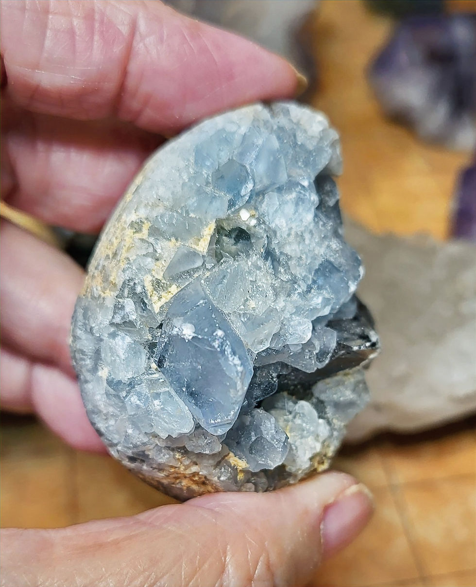 Thumbnail: Celestite geode egg specimen