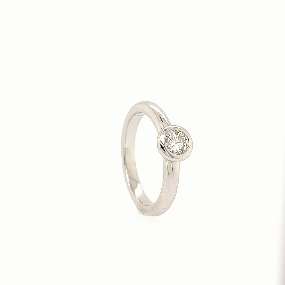 Thumbnail: Eigentijdse Solitair-ring in 18Kt. Witgoud