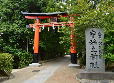2560px-Ujigami-jinja,_torii.jpg