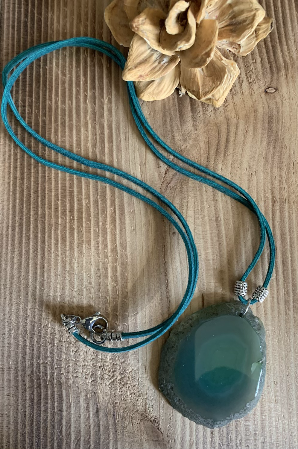 Green Sliced Agate Gemstone Pendant Necklace 