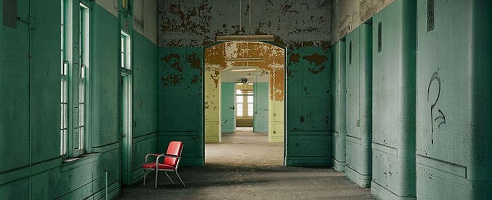 asylum-inside-the-closed-world-of-state-mental-hospital-photo-n-1-c-christopher-payne.jpg