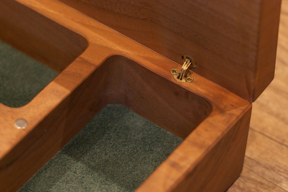 Miniaturbild: Schmuckschatulle aus Nussbaum und Epoxy mit Leder Inlay