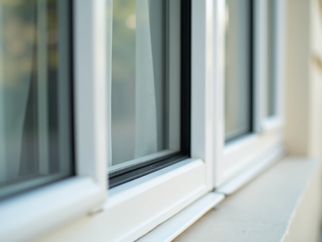 Fiberglass vs Vinyl Windows: Key Differences, Pros and Cons for Homeowners