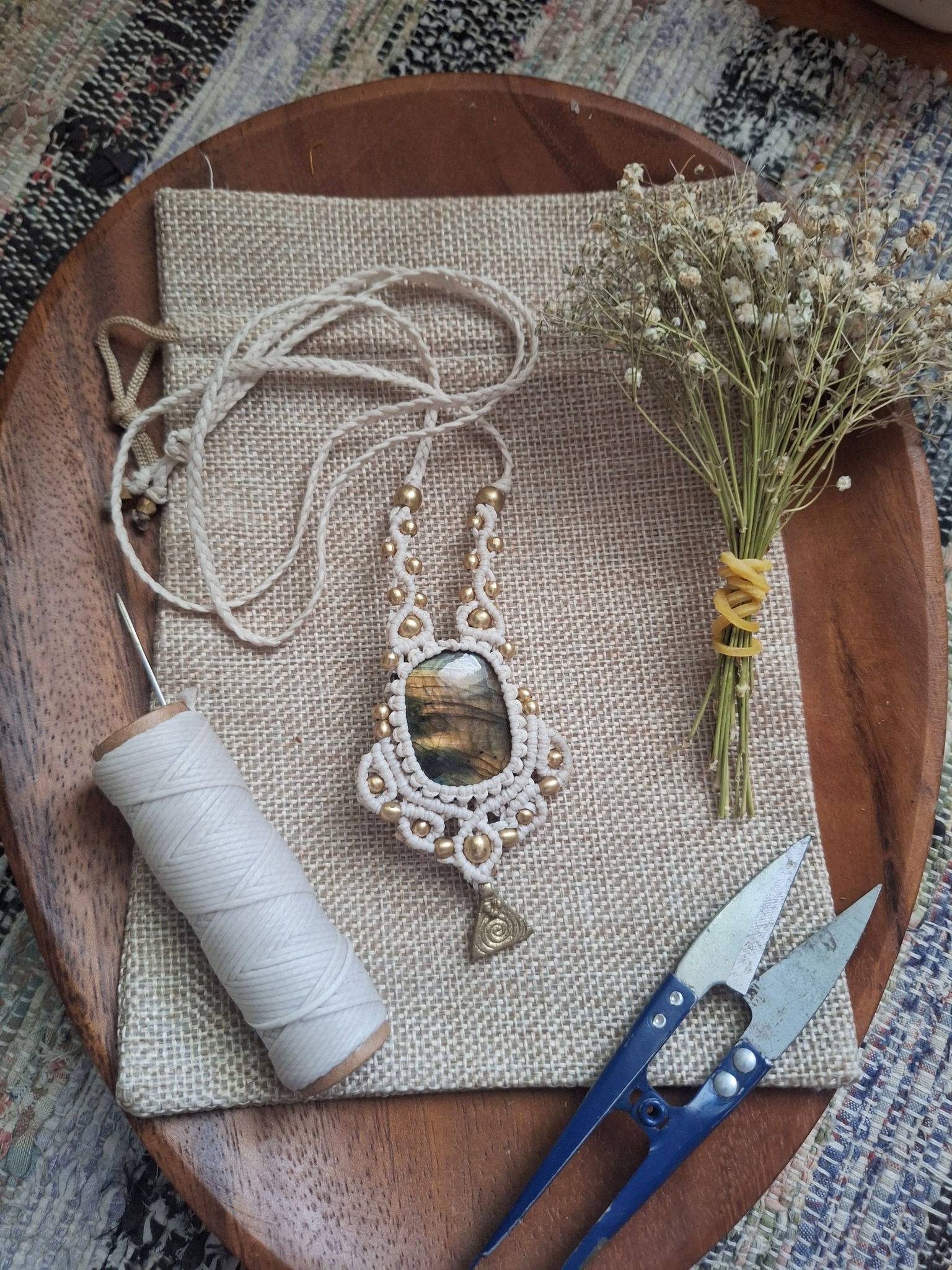 שרשרת אור עם לברדורייט זהובה