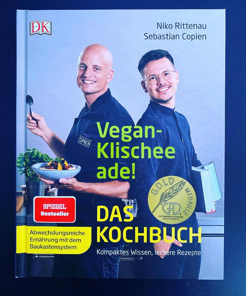 „Vegane Klischee ade! Das Kochbuch“ von Nico Rittenau und Sebastian Copien