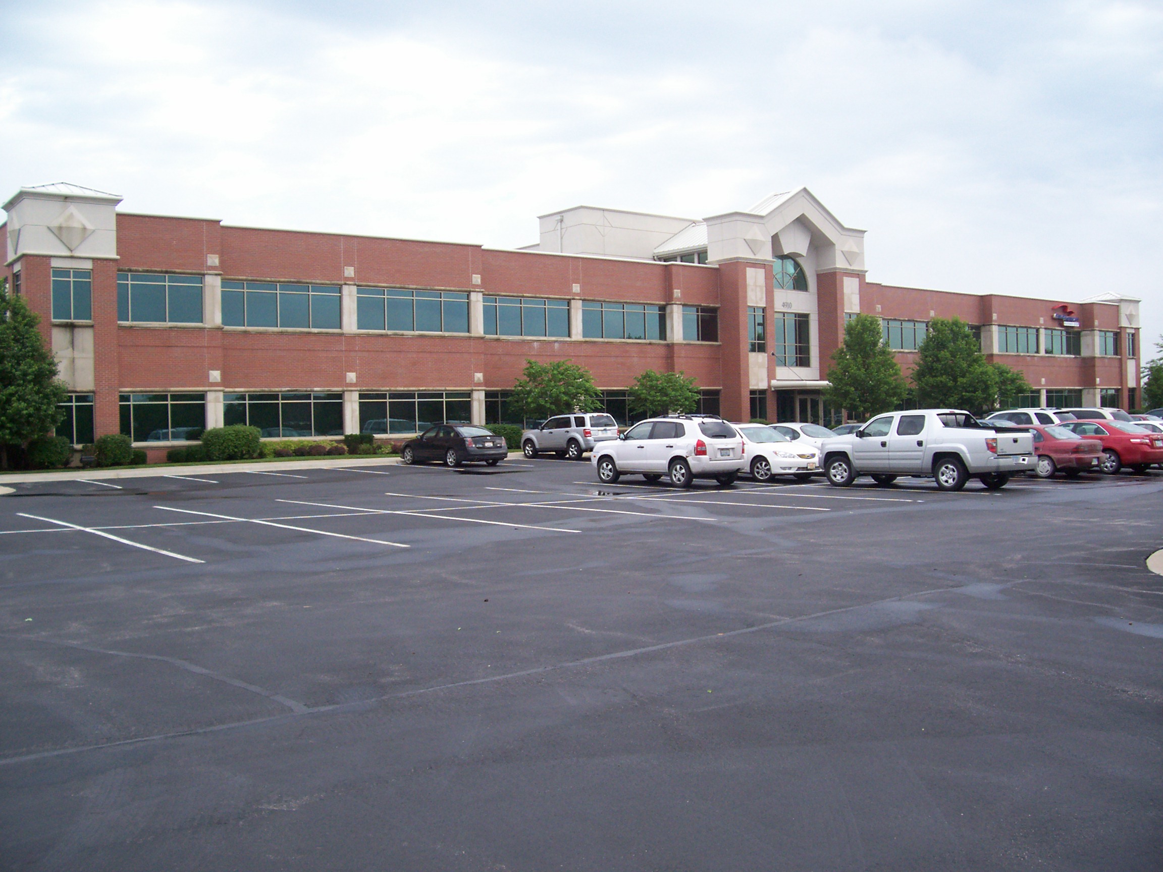 Wakarusa Corporate Center alineaarch