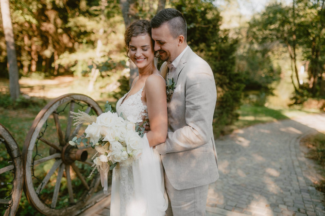 Brautpaar bei ihrer Hochzeit in der Holsteinmühle Nümbrecht