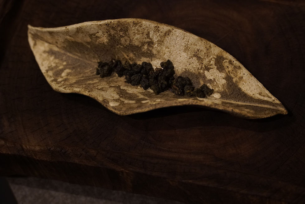 Thumbnail: 茶荷 Chahe Tealeaf Scoop Hand-pinched by Lian Xue 