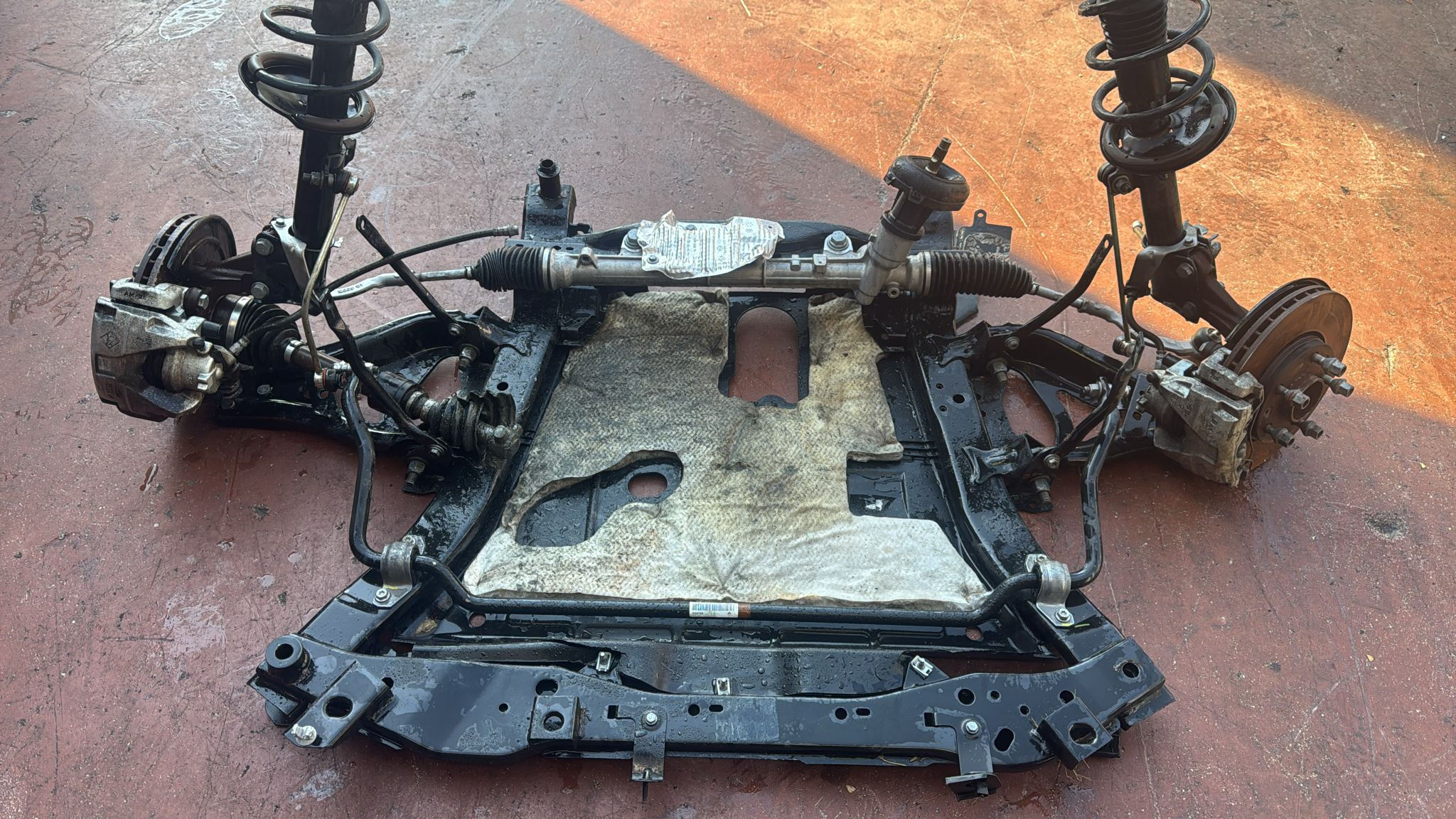 DACİA DUSTER MOTOR TRAVERSİ ALT TAKIM DİREKSİYON KUTUSU