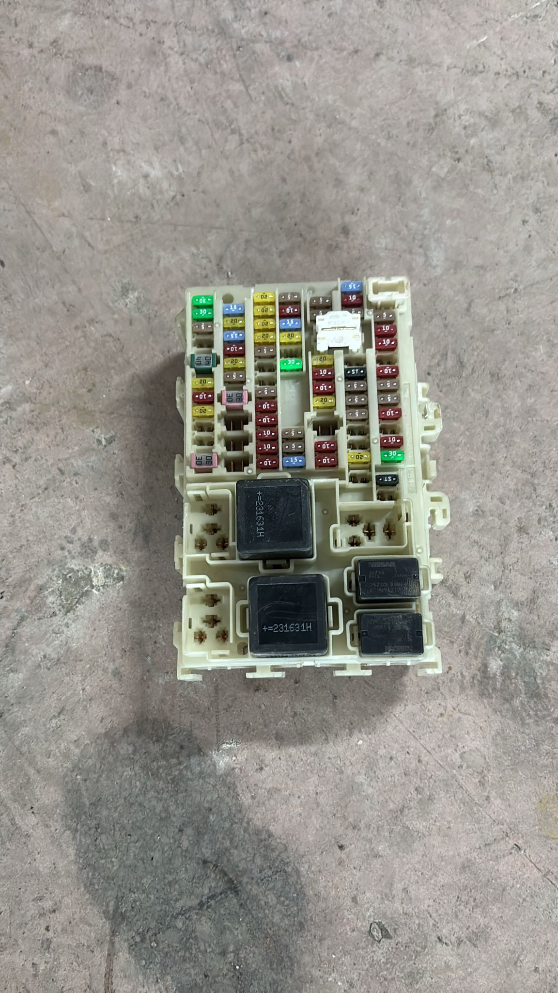 NİSSAN QASHQAİ - E-Power - SİGORTA KUTUSU