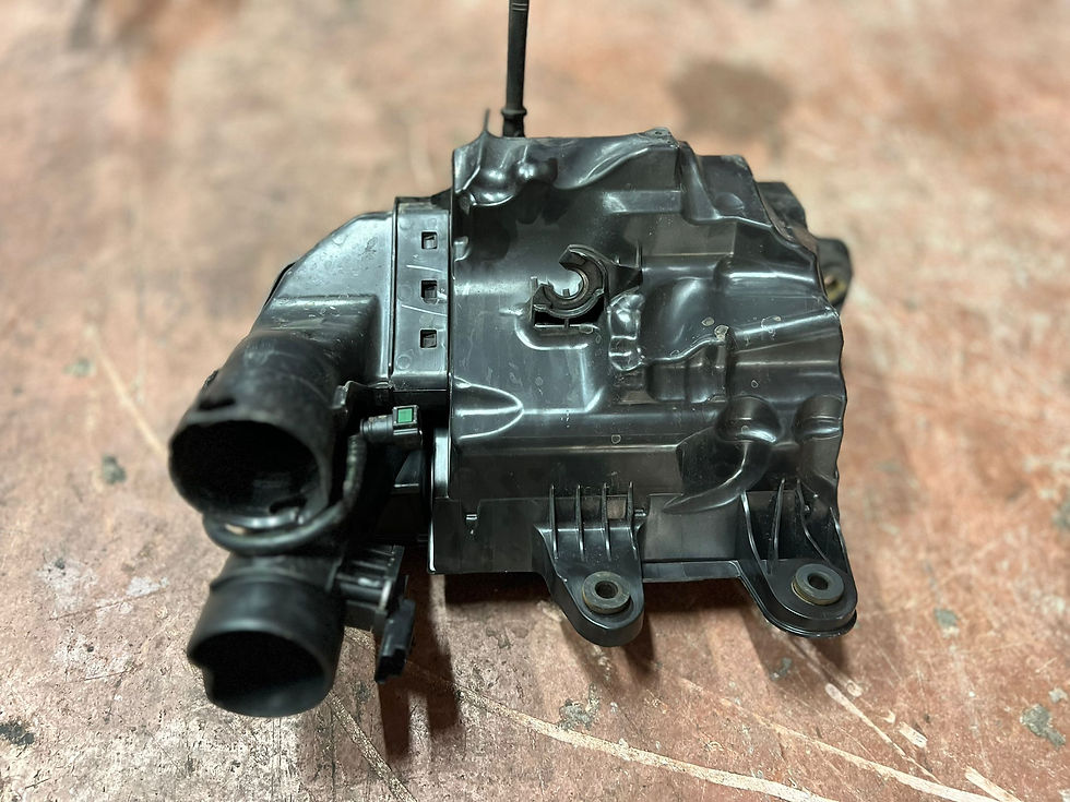 PEUGEOT 208 1.5 EURO 5 DİZEL ÇIKMA HAVA FİLTRE KUTUSU