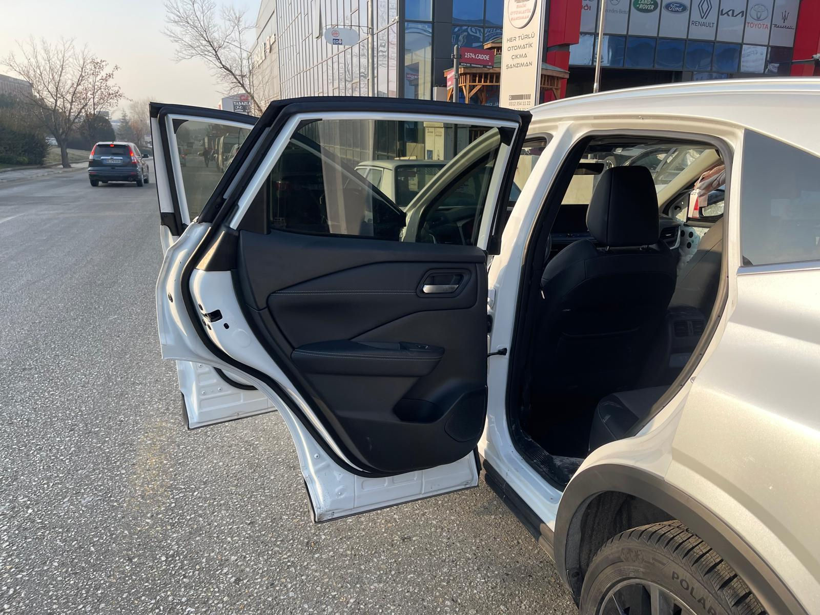 NİSSAN QASHQAI   -  SOL ARKA KAPI 1.3 DIG-T BENZİNLİ 2024