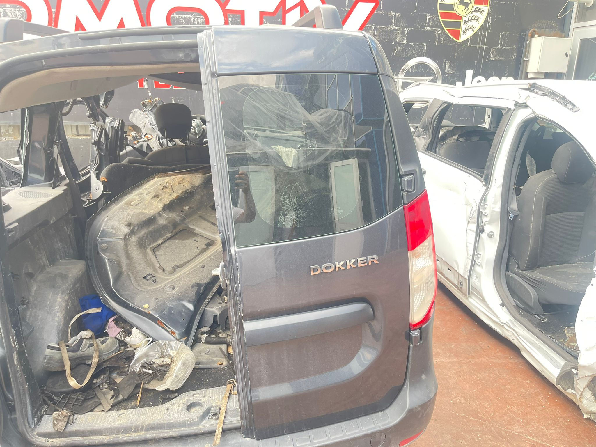 DACIA DOKKER SAĞ ARKA BAGAJ KAPAĞI 2019 MODEL