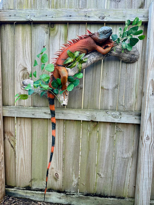 Swamp-style alligator decor