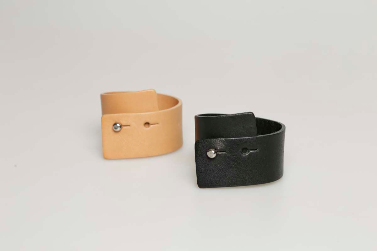 Brazalete de cuero con cierre gemelo