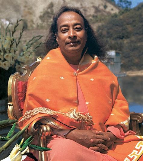 "Non sei una semplice creatura fatta di carne e ossa. Sei uno spirito immortale, destinato alla gioia e alla libertà."— Paramhansa Yogananda