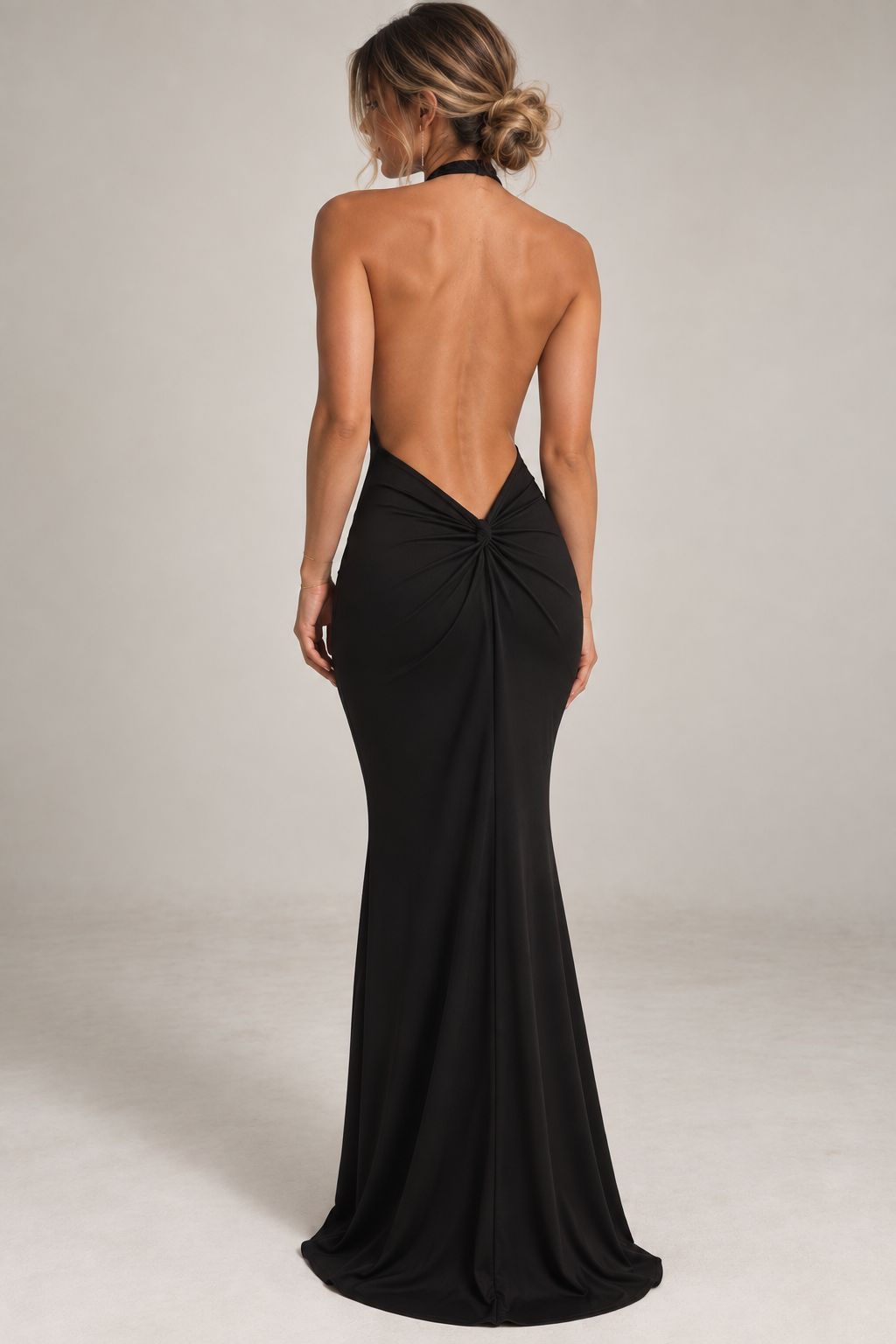 Vestido de espalda abierta con escote en V 028
