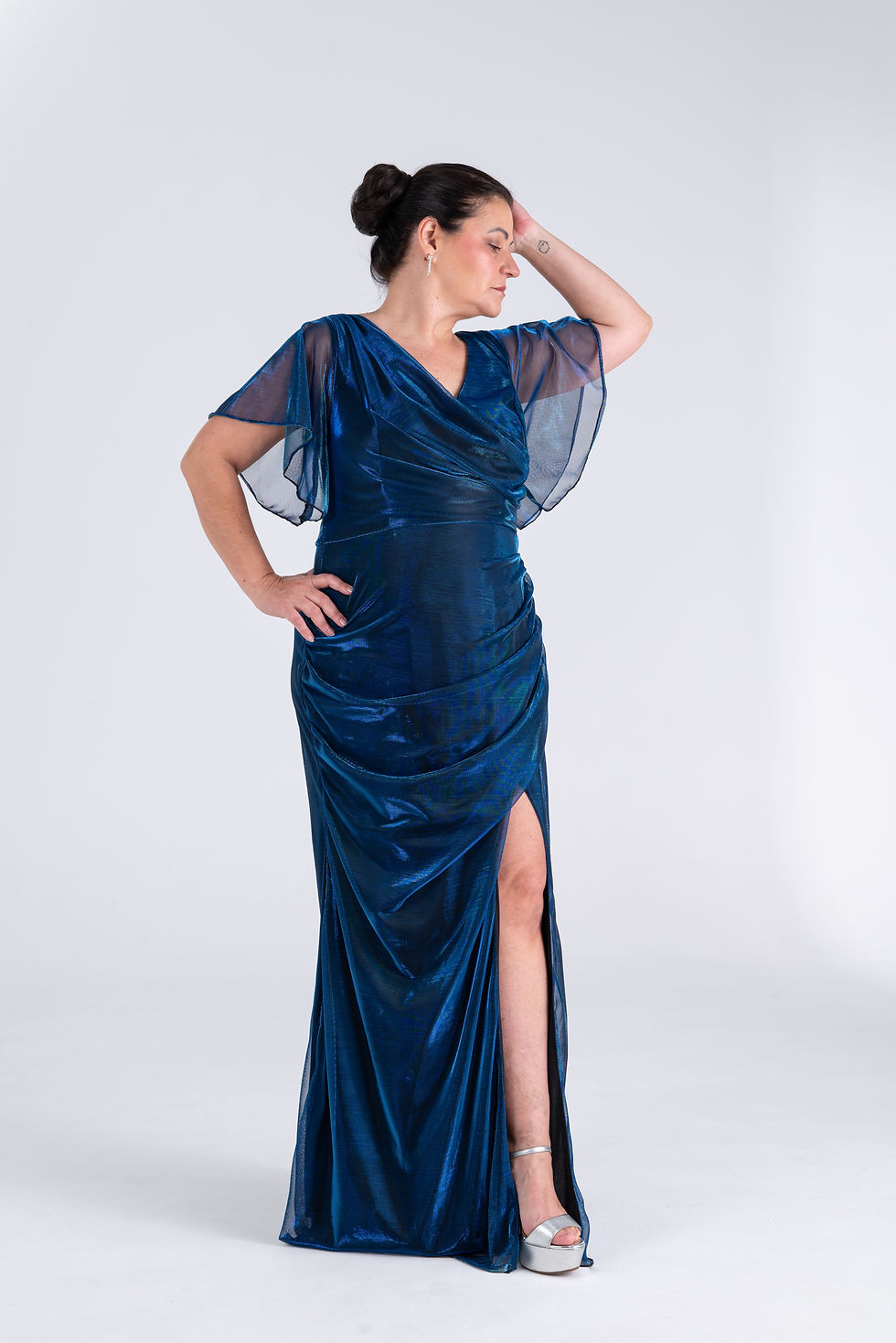 Miniatura: Vestido tornasolado con mangas y tajo 484