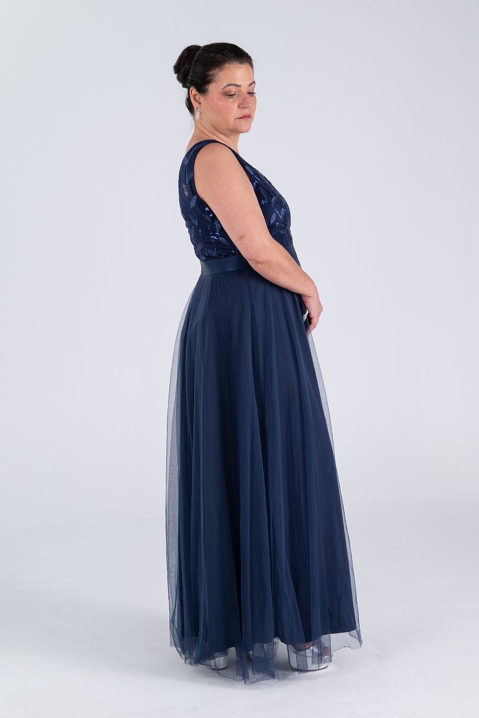 Miniatura: Vestido azul con falda de tul y bordados 613