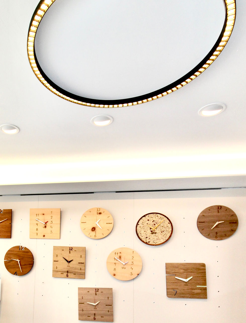 Holz Wanduhren mir indirektem LED-Lich