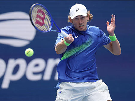 Blink and you miss it: Demon advances to his sixth Grand Slam quarter-final