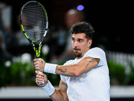 MIX OF AUSSIE YOUTH AND EXPERIENCE SHINE ON DAY ONE IN ADELAIDE