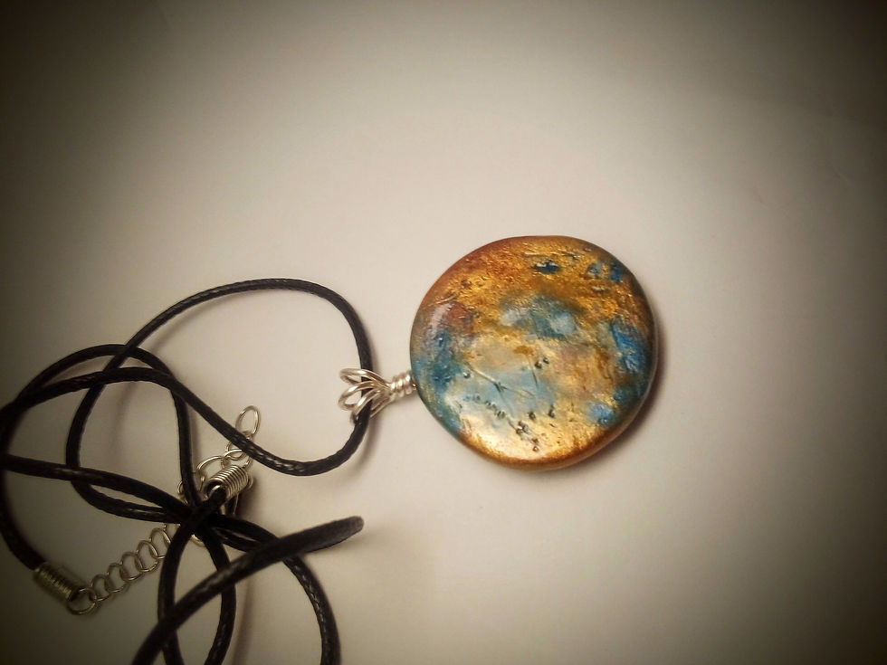 Thumbnail: Blue and Gold Round Pendant