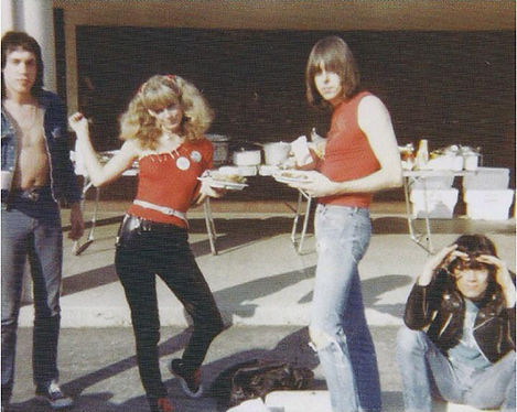 PJ-Soles-with-Johnny-Marky-and-DeeDee-fr