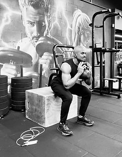 Vann_Duke_Goblet Squat2_Noir.jpeg