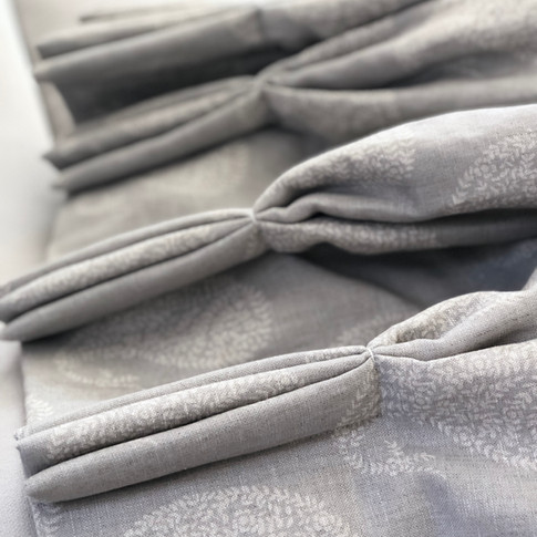 Triple pleat heading