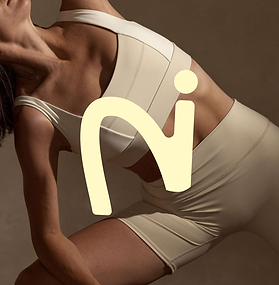 Nalu es una marca de ropa de yoga y pilates que se centra en el equilibrio y la fluidez. Inspirada en la esencia del cuerpo, cada prenda está diseñada para brindar soporte y alta calidad. Nalu ofrece ropa que se adapta a tus movimientos y te brinda confianza en cada práctica.