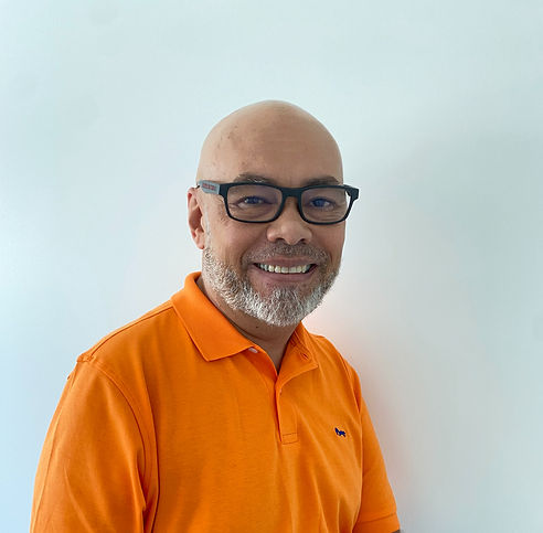 Dr- Alfredo Santamaría Escobar