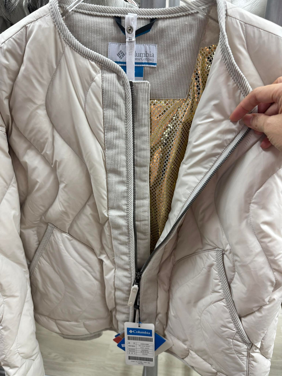 เสื้อขนเป็ดตัวบางรุ่นใหม่ๆ ด้านในสีทองนะคะ