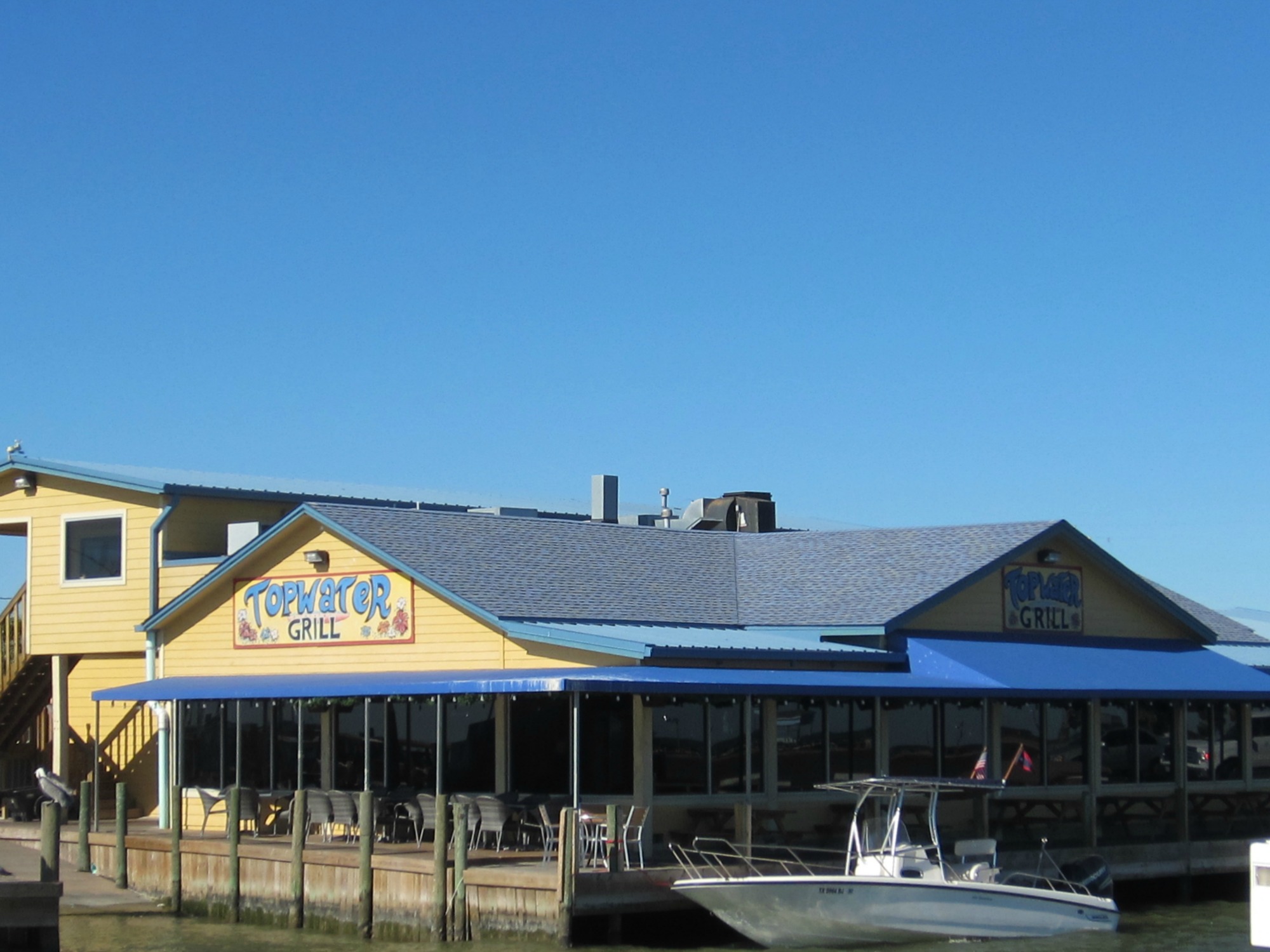 Mandolin Pier Area Amenities