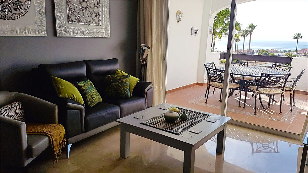 Lounge /Patio