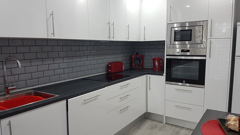 Fully Fitted Kitchen