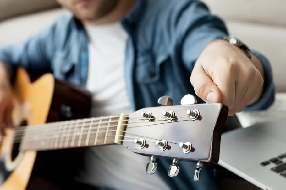 How to Start Learning the Guitar - The guitar head | Grokit Guitar