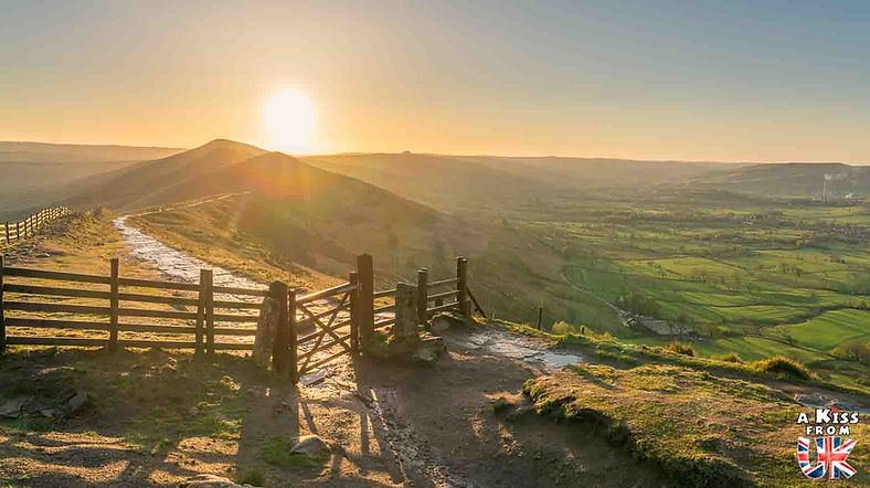 Mam Tor dans le Peak District - Découvrez les plus beaux paysages d'Angleterre à visiter | A Kiss from UK