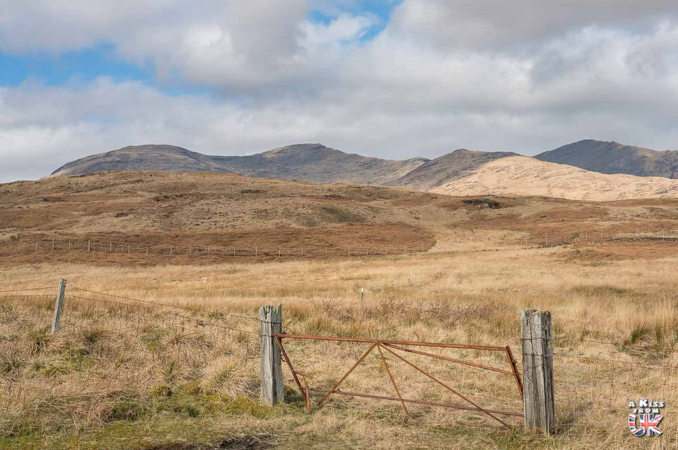 La route vers Lochbuie - Que faire sur l’île de Mull en Ecosse ? Visiter l’île de Mull et découvrez les plus beaux endroits à voir sur cette île des Hébrides Intérieures | A Kiss From UK