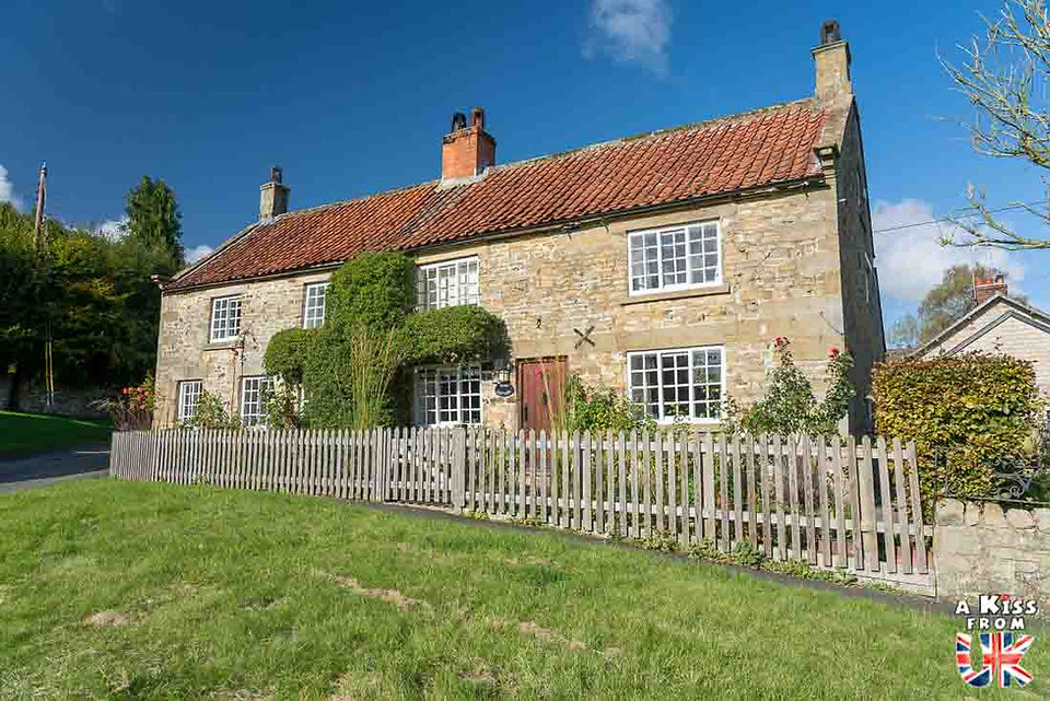 Hutton-le-Hole - 20 lieux à voir absolument dans le Yorkshire en Angleterre– Découvrez les plus beaux endroits du Yorkshire avec A Kiss from UK, le blog du voyage en Angleterre. 