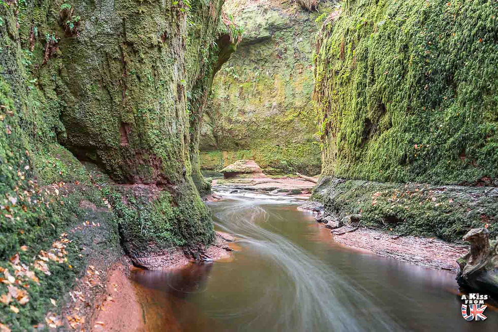 Le Devil's Pulpit - Comment trouver le Devil's Pulpit dans le Finnich Glen en Ecosse ? Découvrez comment aller au Finnich Glen et visiter le Devil's Pulpit, lieux de tournage de la série Outlander en Ecosse. | A Kiss From UK