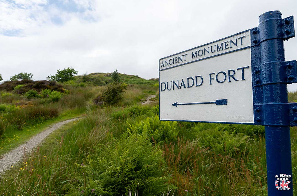 Dunadd Fort - Visiter Kilmartin Glen en Ecosse - Les lieux à voir et les choses à faire dans l’Argyll & Bute | A Kiss From UK, le blog du voyage en Ecosse.
