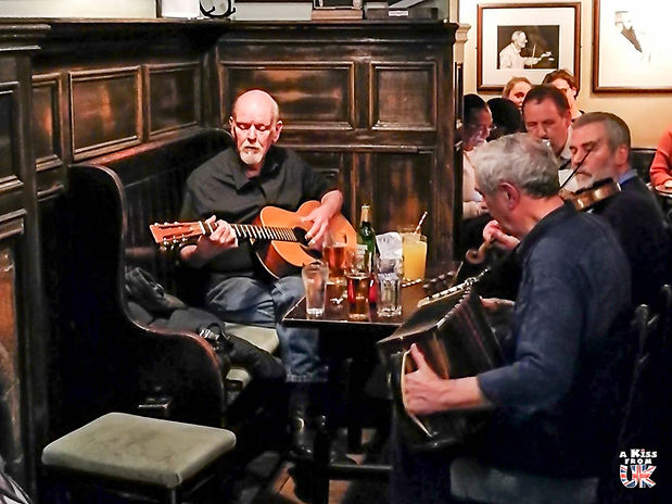 Sandy Bell's - Les meileurs pub d'Edimbourg - Visiter Edimbourg : les choses à faire, les lieux à voir | A Kiss From UK