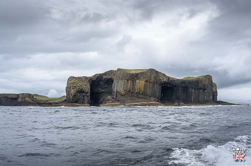 Visiter l'île de Staffa - Que faire sur l’île de Mull en Ecosse ? Visiter l’île de Mull et découvrez les plus beaux endroits à voir sur cette île des Hébrides Intérieures | A Kiss From UK