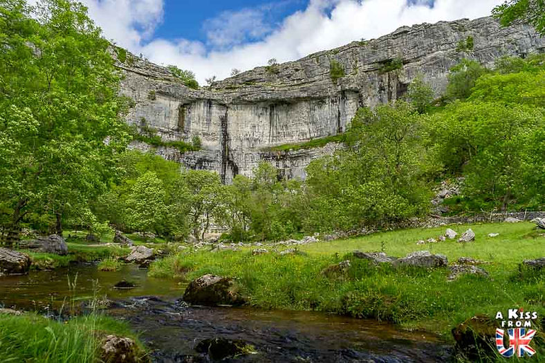 Malham Cove dans le Yorkshire - Découvrez les plus beaux paysages d'Angleterre à visiter | A Kiss from UK