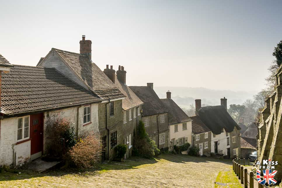 Visiter Pont-Croix dans le Finistère et sa Grande Rue Chère pour être transporté à Gold Hill dans le Dorset en Angleterre | Visiter la Bretagne pour retrouver les paysages de Grande-Bretagne | A Kiss fom UK