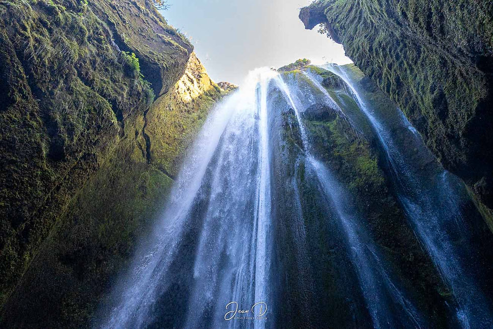 Seljalandsfoss - Les lieux à voir autour de Vík i Myrdal, au sud de l’Islande - 3 semaines en Islande en septembre : itinéraire, conseils, budget | A Kiss From UK